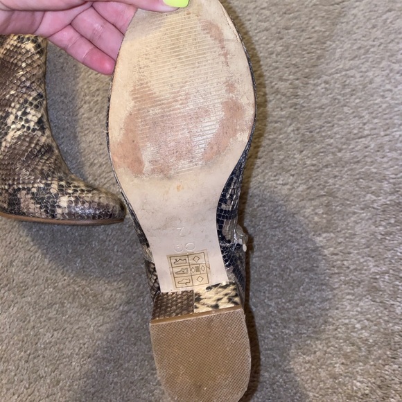 Urban outfitters snakeskin booties with heel - Picture 5 of 5